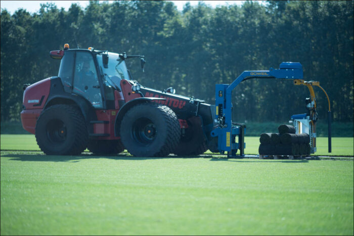 Graszoden gestapeld op pallets voor levering