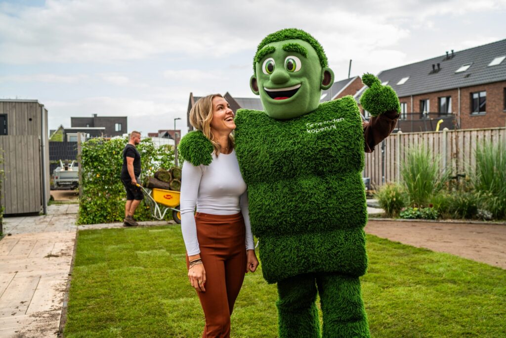 Grasmatten oogsten op de eigen kwekerij