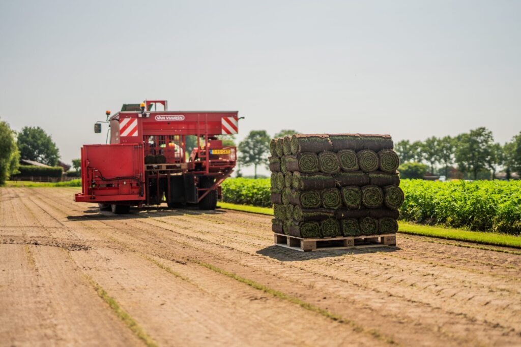 Snijmachine Van Vuren die automatisch grasmatten oogst